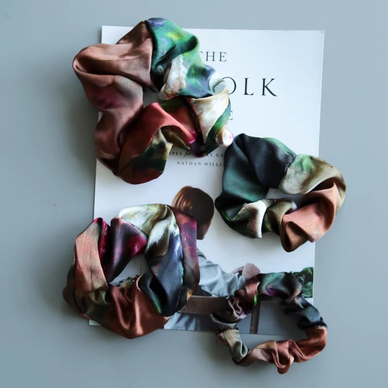 Scrunchie do włosów wykonane na zamówienie w formie obrazu olejnego